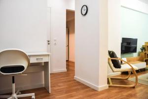 Newly renovated-City Center Apartment