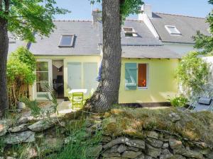 Maisons de vacances Maison 2 ch. a Locmaria, 800m de la plage, jardin clos, animaux OK, equipements complets - FR-1-418-158 : photos des chambres