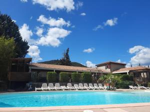 Relais du Salagou - Chalets climatisés proche Lac du Salagou