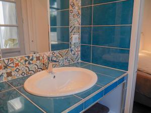 Maisons de vacances Villa contemporaine avec vue mer a Sauzon - FR-1-418-201 : photos des chambres