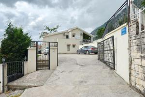 Urban escape for two in Kotor