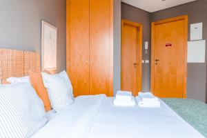 Sunny Studio in the heart of Lapa - 5min walk to Metro!