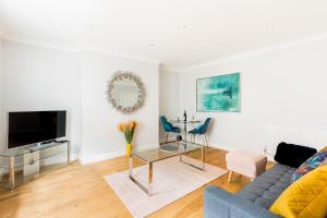 Boutique Basement 1 Bed Flat, central location, free parking, Wi-Fi, Sky, Netflix