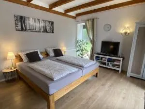 Großes Doppelzimmer mit eigenem Bad und Kühlschrank, frisch saniert - Kaiser Wilhelm Koog