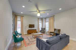 3 Mi to Zilker Park Chic Condo with Patio!