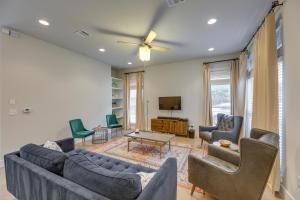 3 Mi to Zilker Park Chic Condo with Patio!
