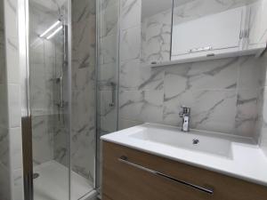 Apartment Les Mas de La Mer-1 by Interhome