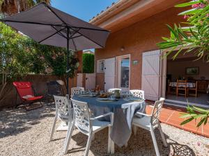 Maisons de vacances Holiday Home Le Clos de St Cyprien-5 by Interhome : photos des chambres