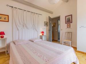 Maisons de vacances Holiday Home Les Iris by Interhome : photos des chambres