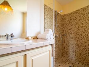 Maisons de vacances Holiday Home Les Oliviers by Interhome : photos des chambres