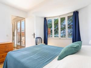 Apartment Les Floralies II-3 by Interhome