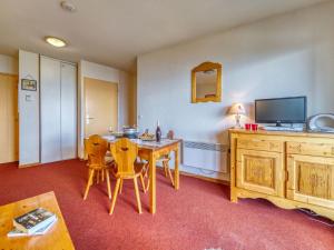 Apartment Bâtiment A-16 by Interhome