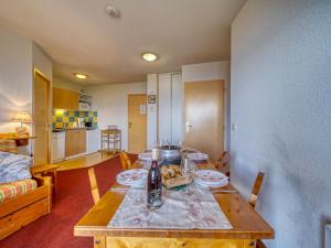 Apartment Bâtiment A-16 by Interhome