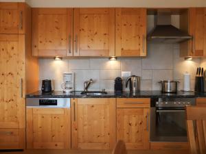 Apartment Domaine des Reines D3 by Interhome