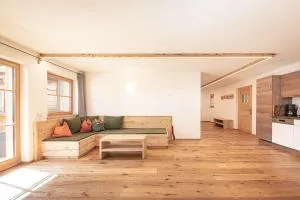 Kofler zw den Wänden Apt Zirm - Riva di Tures