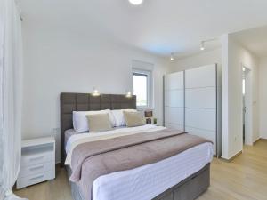 Holiday Home Sunset by Interhome 
