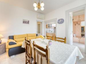 Apartment Edo-2 by Interhome