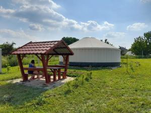 Szent Márton Jurtaszállás Zalakaros közelében