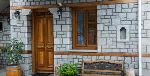 Apartment with fireplace with Mountain View room in La Petri Studios with Fireplace & View