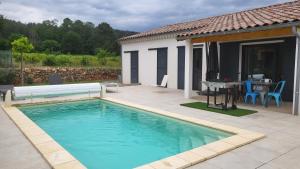 Villas En Joy 2, Jolie Villa de 94m2 avec 3 ch pour 6 personnes avec sa piscine privative chauffee et jacuzzi : photos des chambres