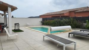 Villas En Joy 2, Jolie Villa de 94m2 avec 3 ch pour 6 personnes avec sa piscine privative chauffee et jacuzzi : photos des chambres
