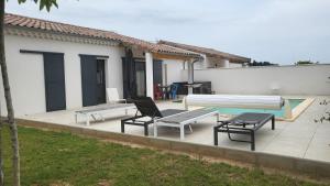 Villas En Joy 2, Jolie Villa de 94m2 avec 3 ch pour 6 personnes avec sa piscine privative chauffee et jacuzzi : photos des chambres