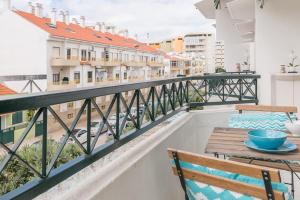 1 Bedroom Beach Apartment with Balcony 2 min walk to the beach!