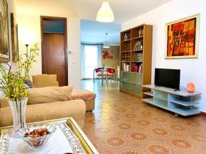 HOME - Alessandra Holiday House