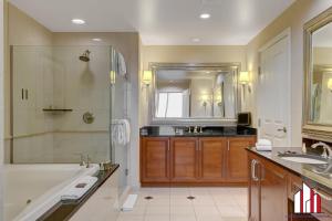 Signature 2Br3Ba F1 View Balcony Ste 34-819 and 21