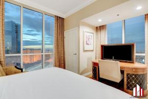 Signature 2Br3Ba F1 View Balcony Ste 34-819 and 21