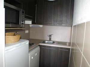 Appartement 3 pièces au pied des pistes avec balcon et coin cuisine - FR-1-557-68