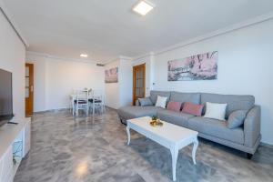 797 HOLIDAY RENTALS- Apartamento en Torremolinos para 7 con vistas al mar