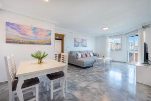 797 HOLIDAY RENTALS- Apartamento en Torremolinos para 7 con vistas al mar