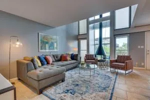 Modern Point Venture Vacation Rental with Deck! - Lago Vista