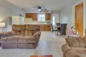 Cozy Youngstown Apartment with Central AandC and Heating