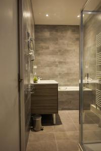 Hotels HOTEL LE CHAPON FIN : photos des chambres