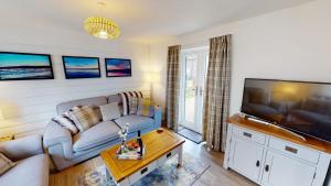 Aubergine Cottage - Part of the The Bay Filey Holiday Village with pool, gym and direct beach access, pub, restaurant, tennis and meadows walks