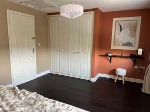 Large 4 Bedroom 3 Bathroom Town House with Secure Parking by Amazing Spaces Relocations Ltd