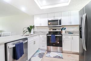 Ocean Village Club P25