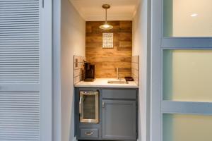 Pool Access and Balcony Hilton Head Resort Condo