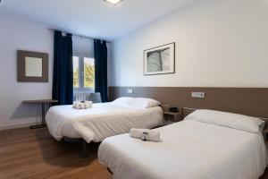 Double Room with Extra Bed room in Hotel Playa Las Sinas