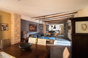 Two-Bedroom Apartment room in Apartamentos One