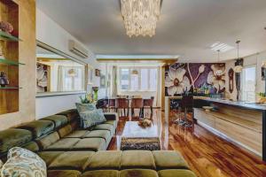 Spacious LUX BEACH Apartment