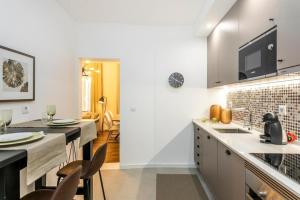 Lively 2-Bedroom Apartment in Iconic Alfama by Lisbeyond