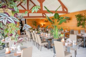 Hotels Logis Hostellerie la Chaumiere : photos des chambres