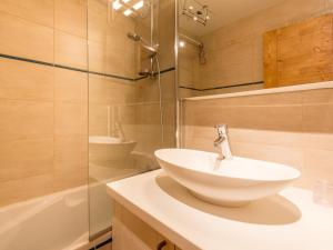 Appartement rénové avec wifi, garage et balcon sud à Val-dIsère - FR-1-694-232