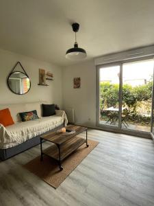 Appartements Studio avec terrasse - Piscine - free parking : photos des chambres