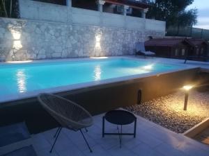 KAMENJAK VOLME, Cousy house with Pool