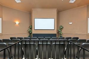 Spacious 6BR Villa Pool Parking Near Disney World