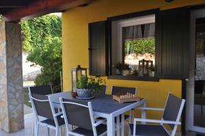 KAMENJAK VOLME, Cousy house with Pool